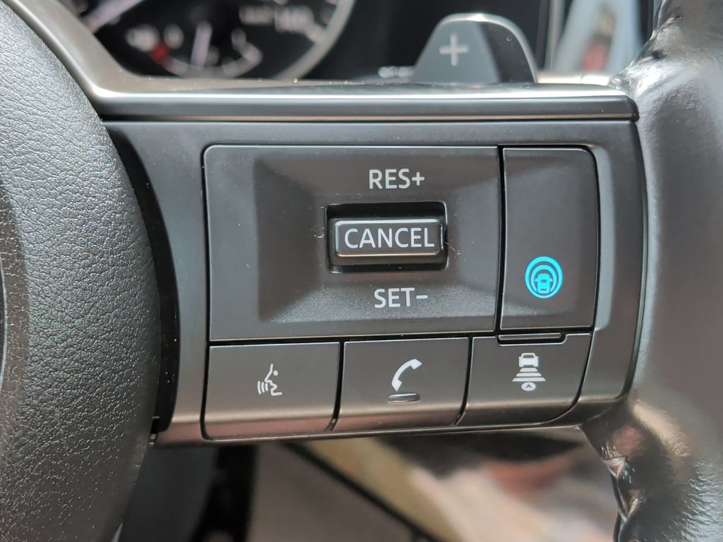 Used 2025 Nissan Pathfinder SV AWD/4WD image 13