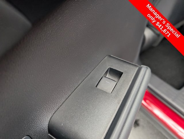 Used 2025 Toyota Highlander XLE AWD/4WD image 12