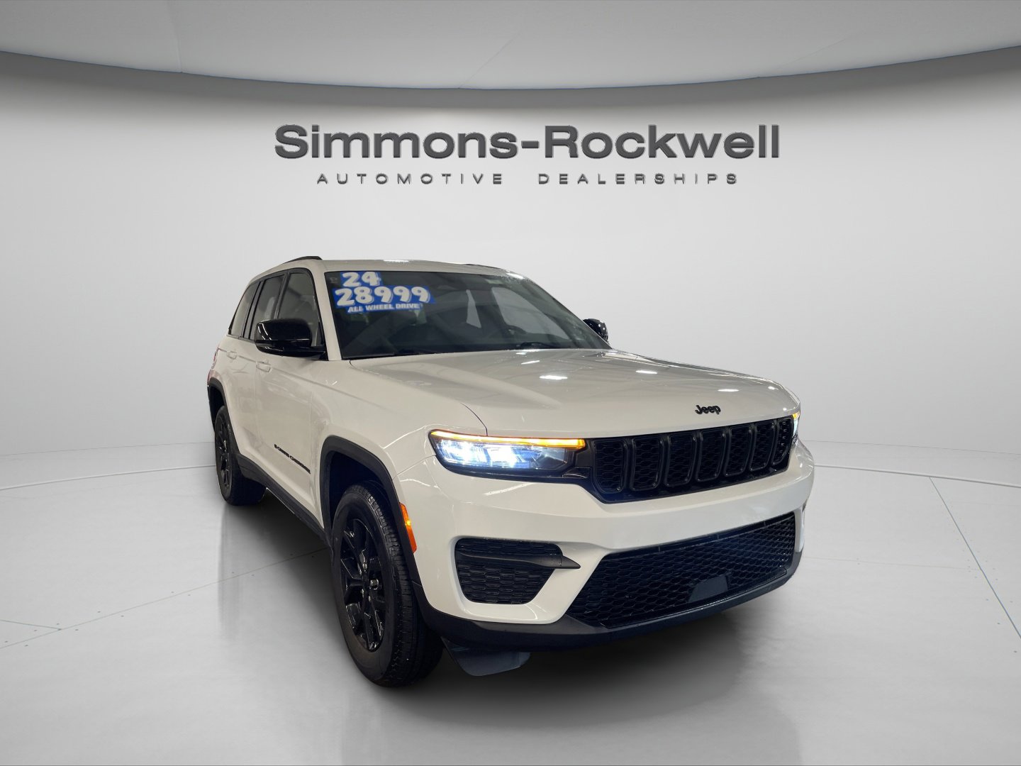 Used 2024 Jeep Grand Cherokee Altitude image 3