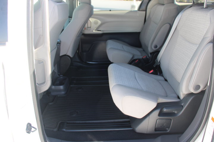 Certified 2024 Toyota Sienna LE AWD/4WD image 13
