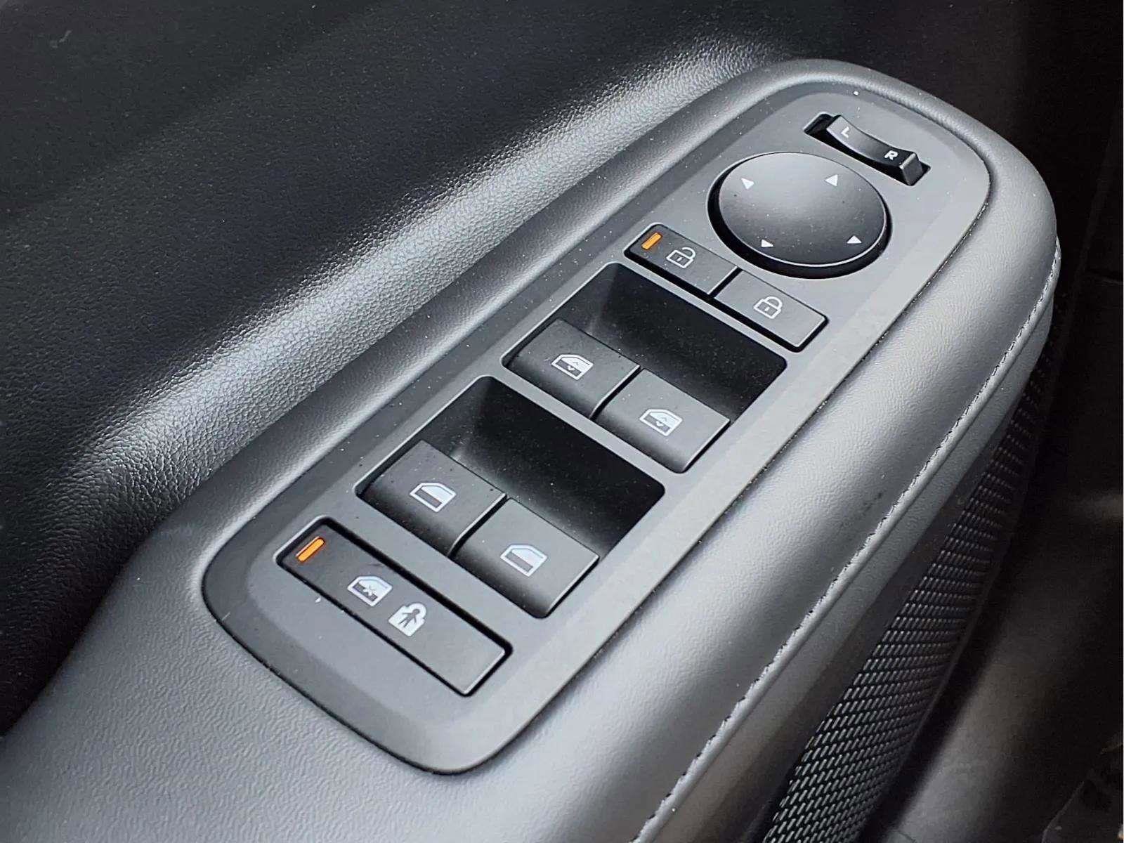 Certified 2025 Hyundai Santa Fe SEL image 18