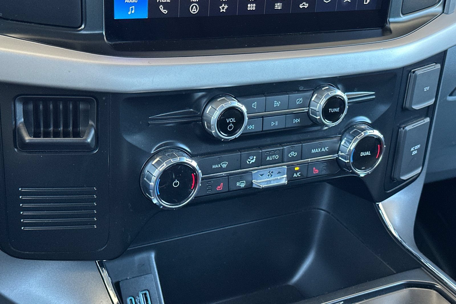 Used 2023 Ford F150 Lightning XLT AWD/4WD image 19