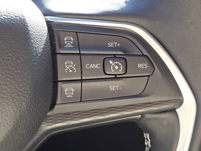 Used 2025 Jeep Grand Cherokee L Altitude image 19