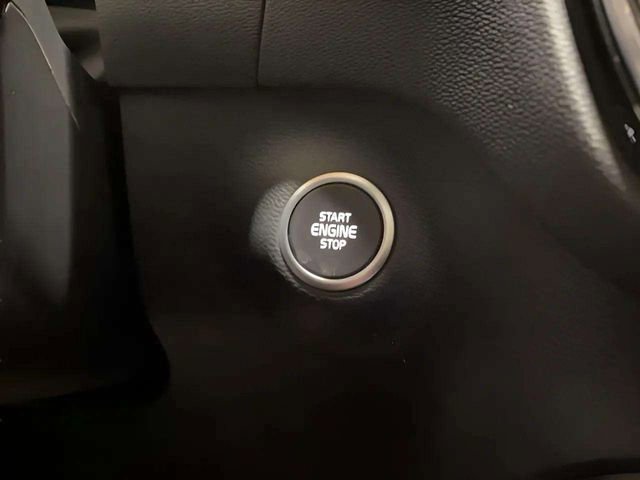 Used 2025 Volvo XC40 B5 Plus image 15