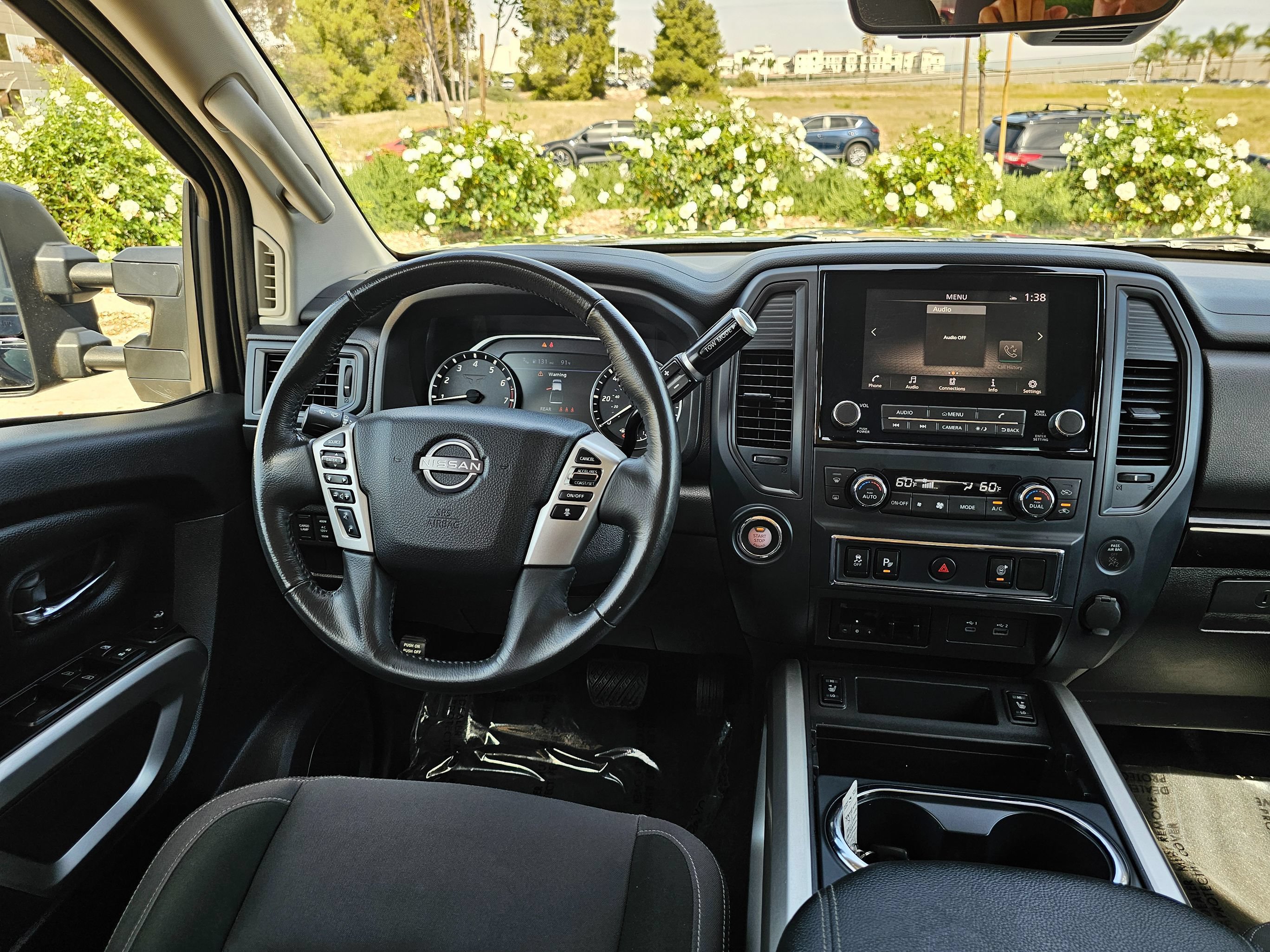 Used 2024 Nissan Titan SV w/ SV Convenience Package RWD image 21