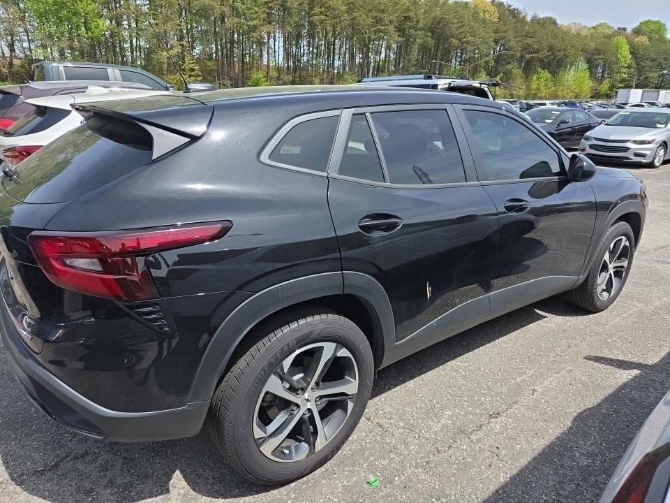 Used 2025 Chevrolet Trax RS w/ Sunroof Package FWD image 4