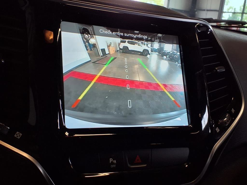 Used 2019 Jeep Cherokee Limited image 22