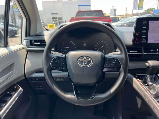 Used 2022 Toyota Sienna LE FWD image 15