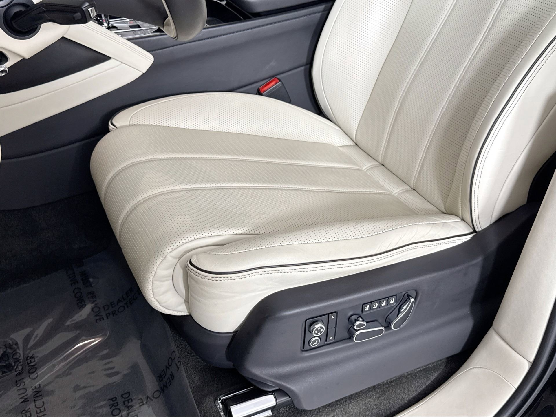 Used 2021 Bentley Bentayga AWD/4WD image 18