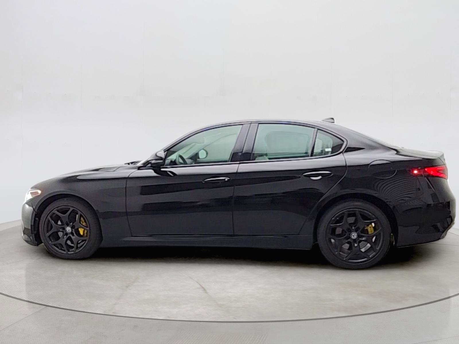 Used 2020 Alfa Romeo Giulia Base w/ Quick Order Package 22J Sport image 4