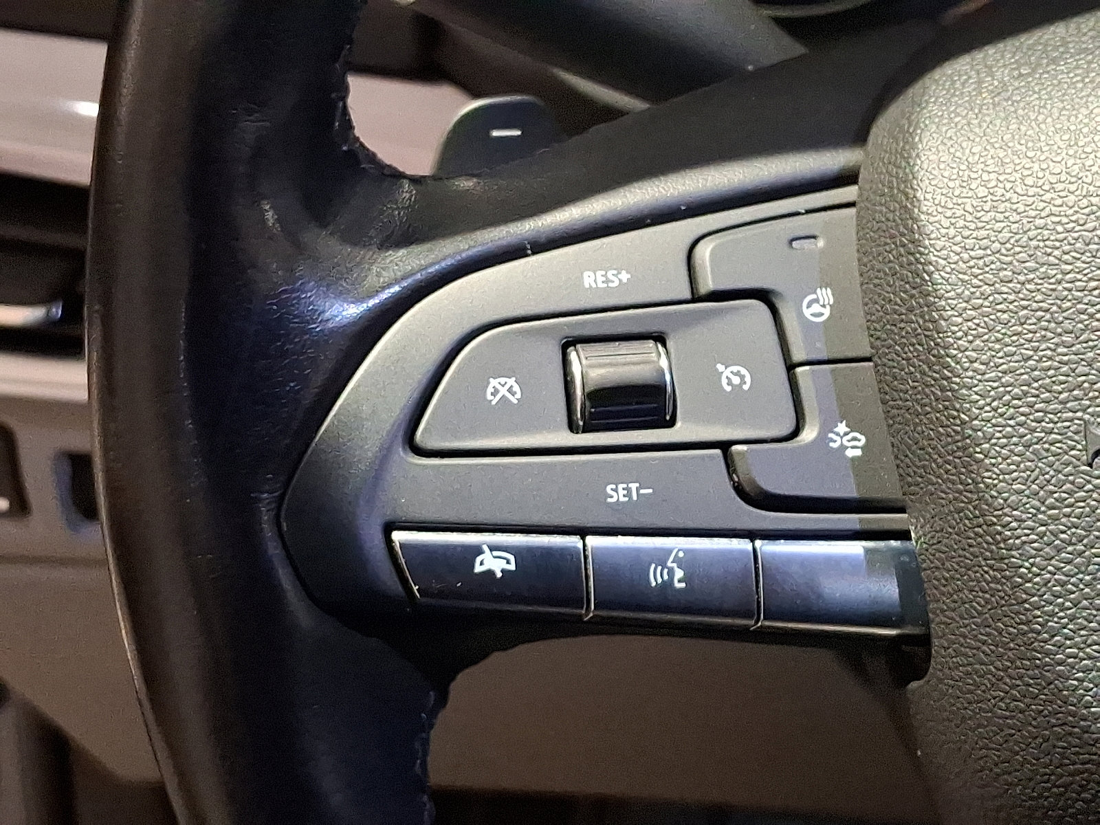 Used 2021 Cadillac XT4 Luxury w/ Cold Weather Package image 23