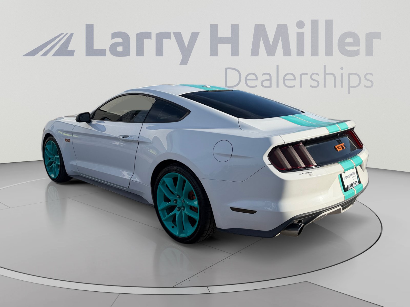 Used 2016 Ford Mustang GT Premium RWD image 3