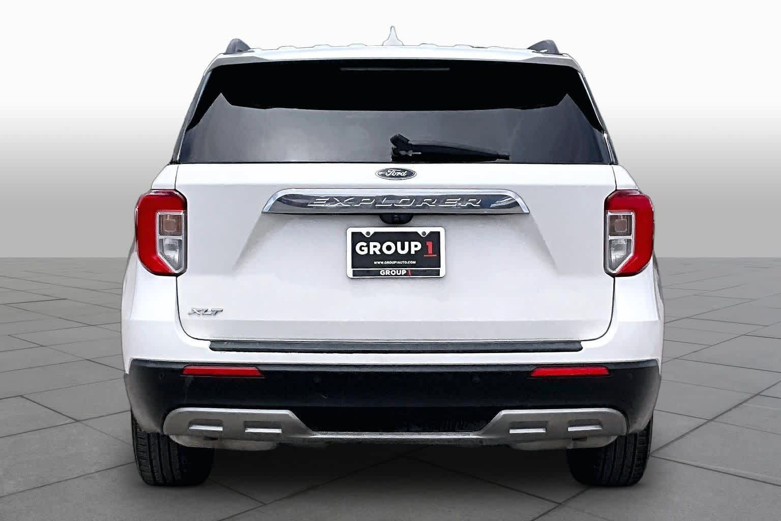 Used 2022 Ford Explorer XLT w/ Equipment Group 202A RWD image 5