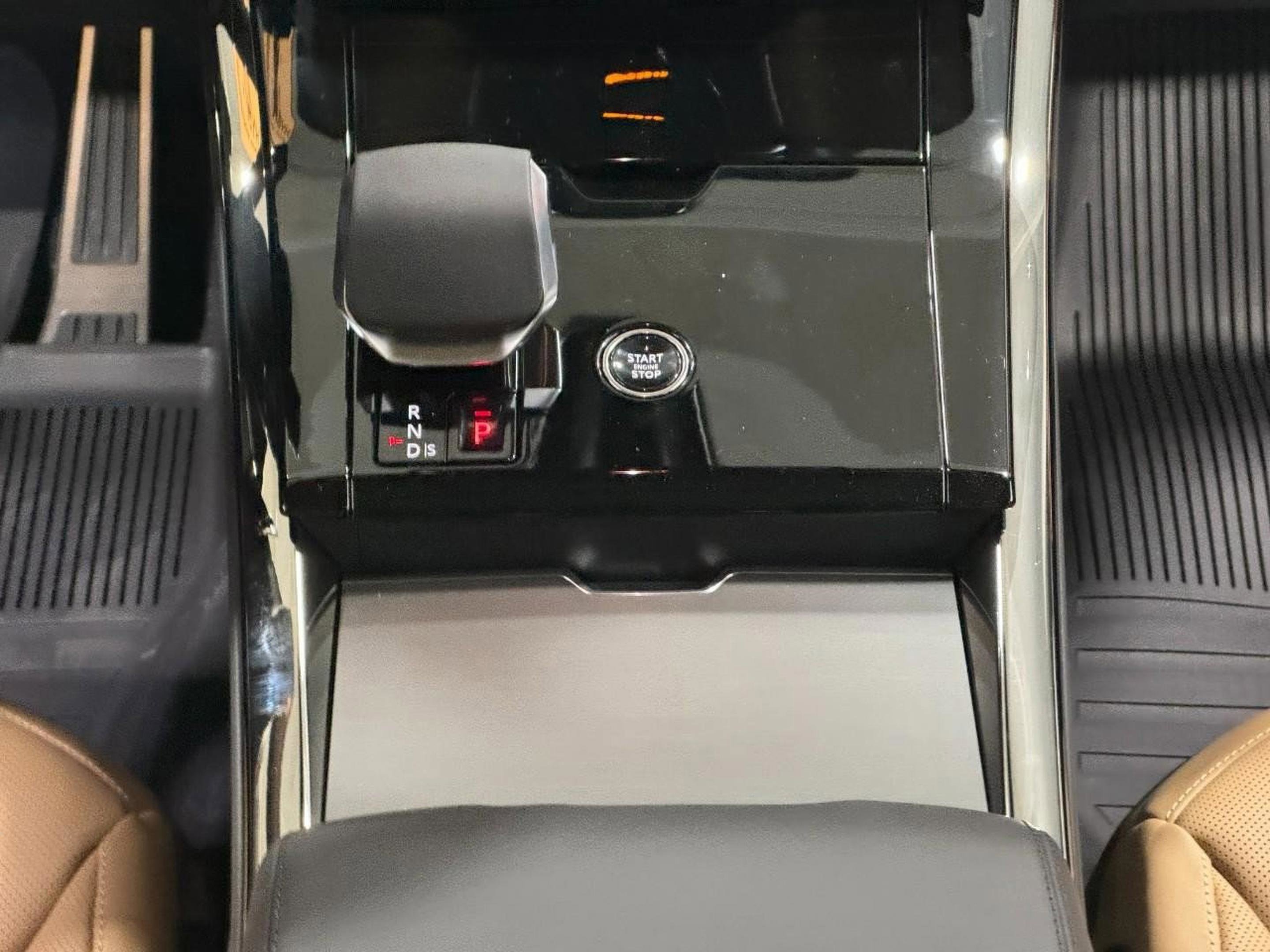 New 2025 Land Rover Range Rover Sport Dynamic SE image 14