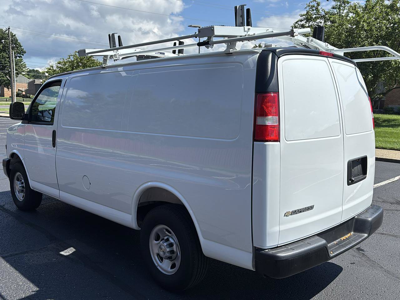 Used 2025 Chevrolet Express 2500 w/ Driver Convenience Package RWD image 5