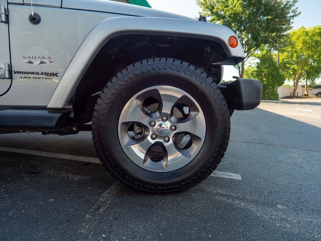 Used 2018 Jeep Wrangler Unlimited Sahara AWD/4WD image 11