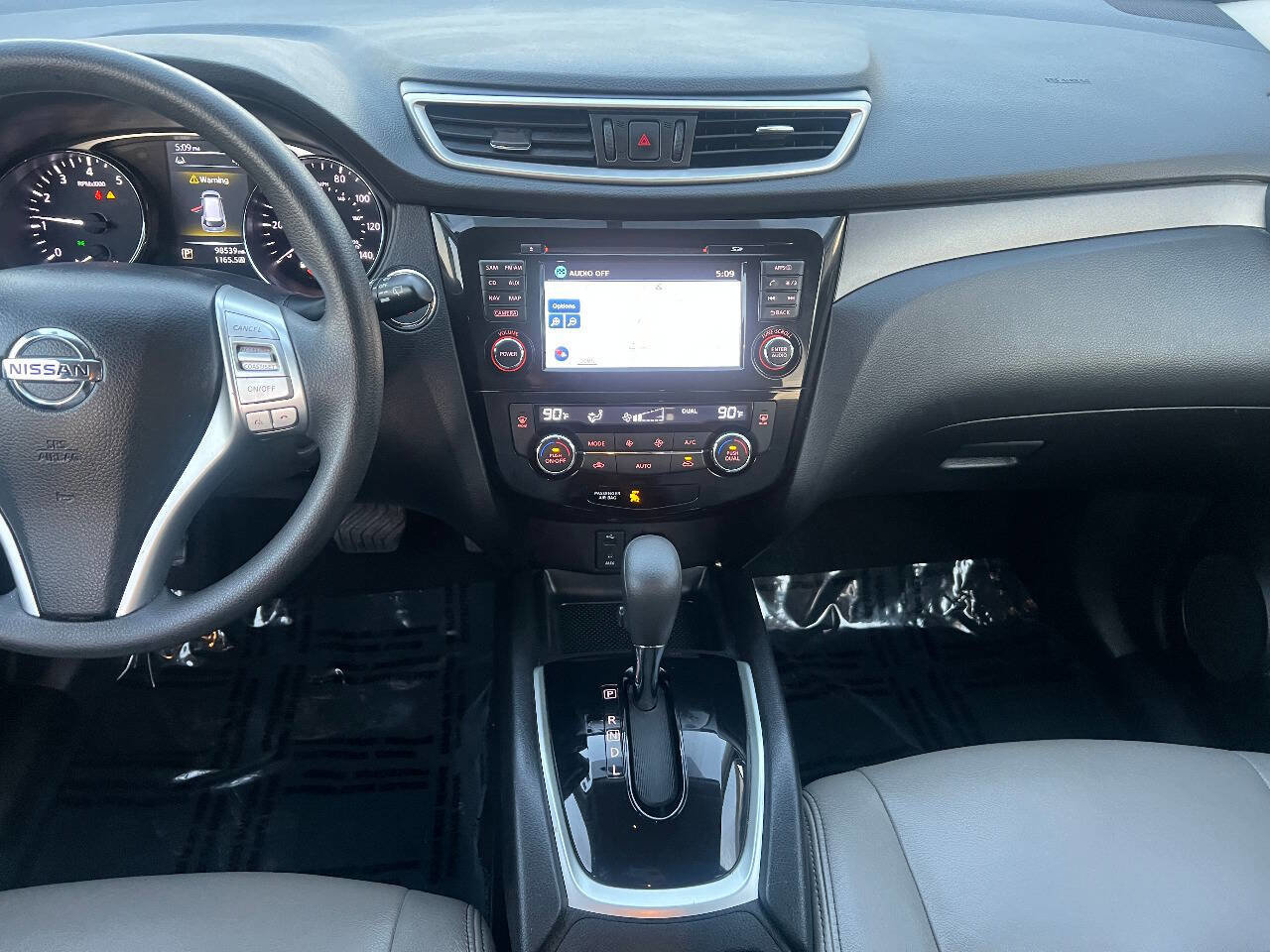 Used 2014 Nissan Rogue SV w/ SV Premium Package image 29