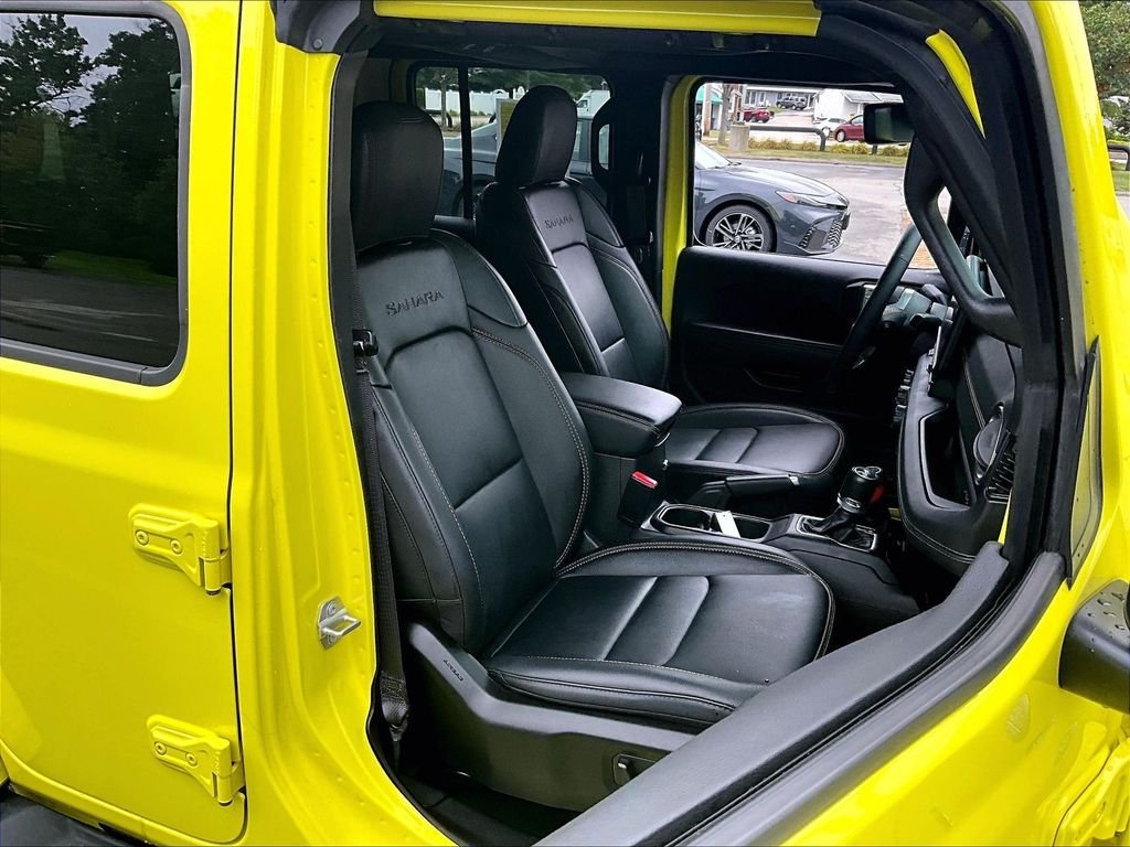Used 2024 Jeep Wrangler Unlimited Sahara w/ Technology Group AWD/4WD image 11