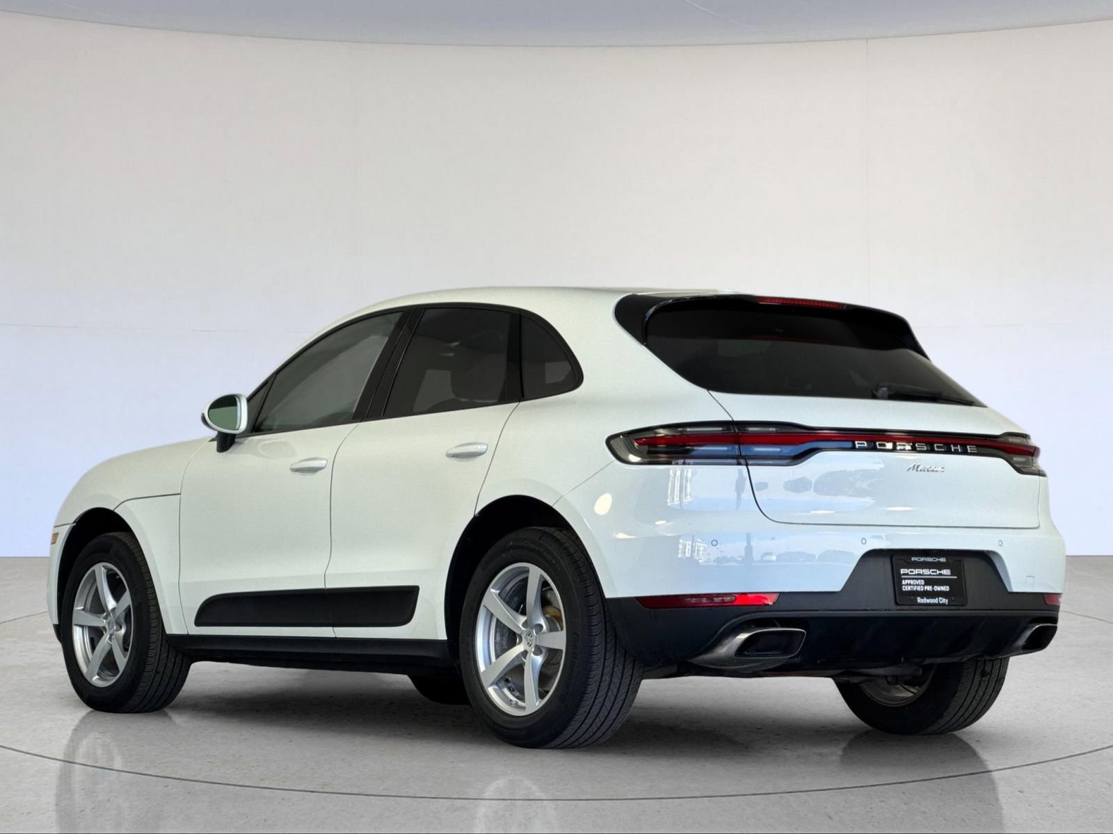 Certified 2020 Porsche Macan image 3