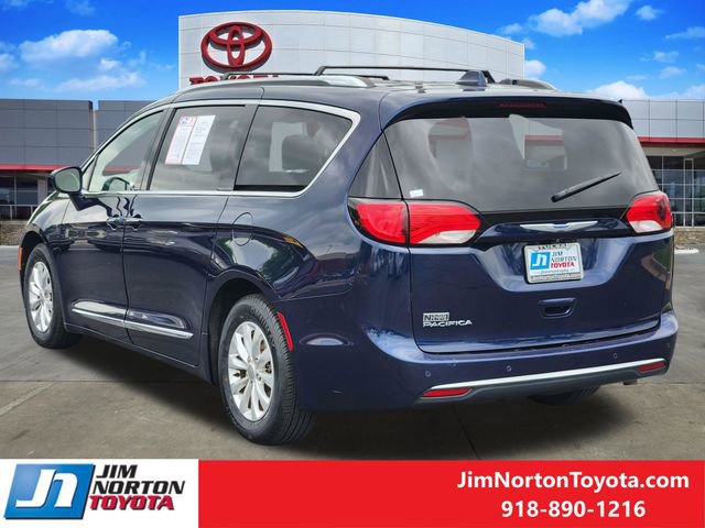 Used 2018 Chrysler Pacifica Touring-L image 7