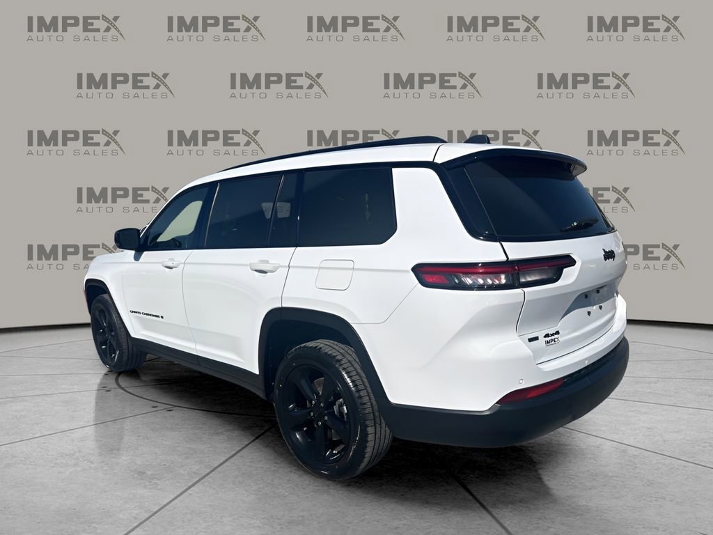 Used 2022 Jeep Grand Cherokee L Laredo image 3