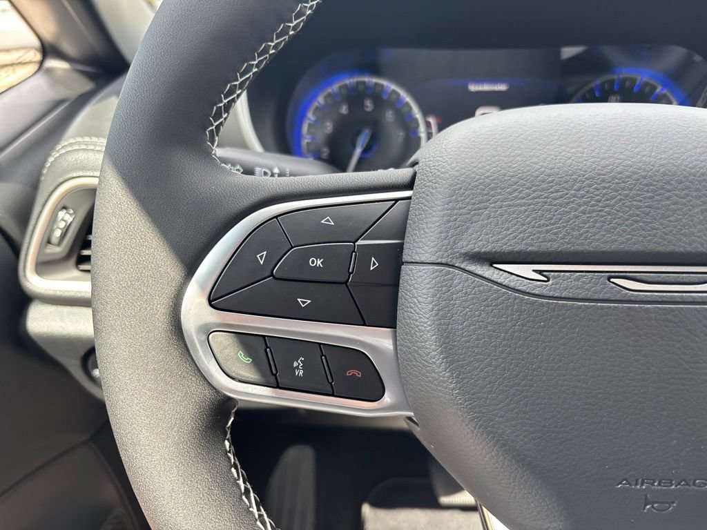 New 2027 Chrysler Pacifica Select FWD image 37