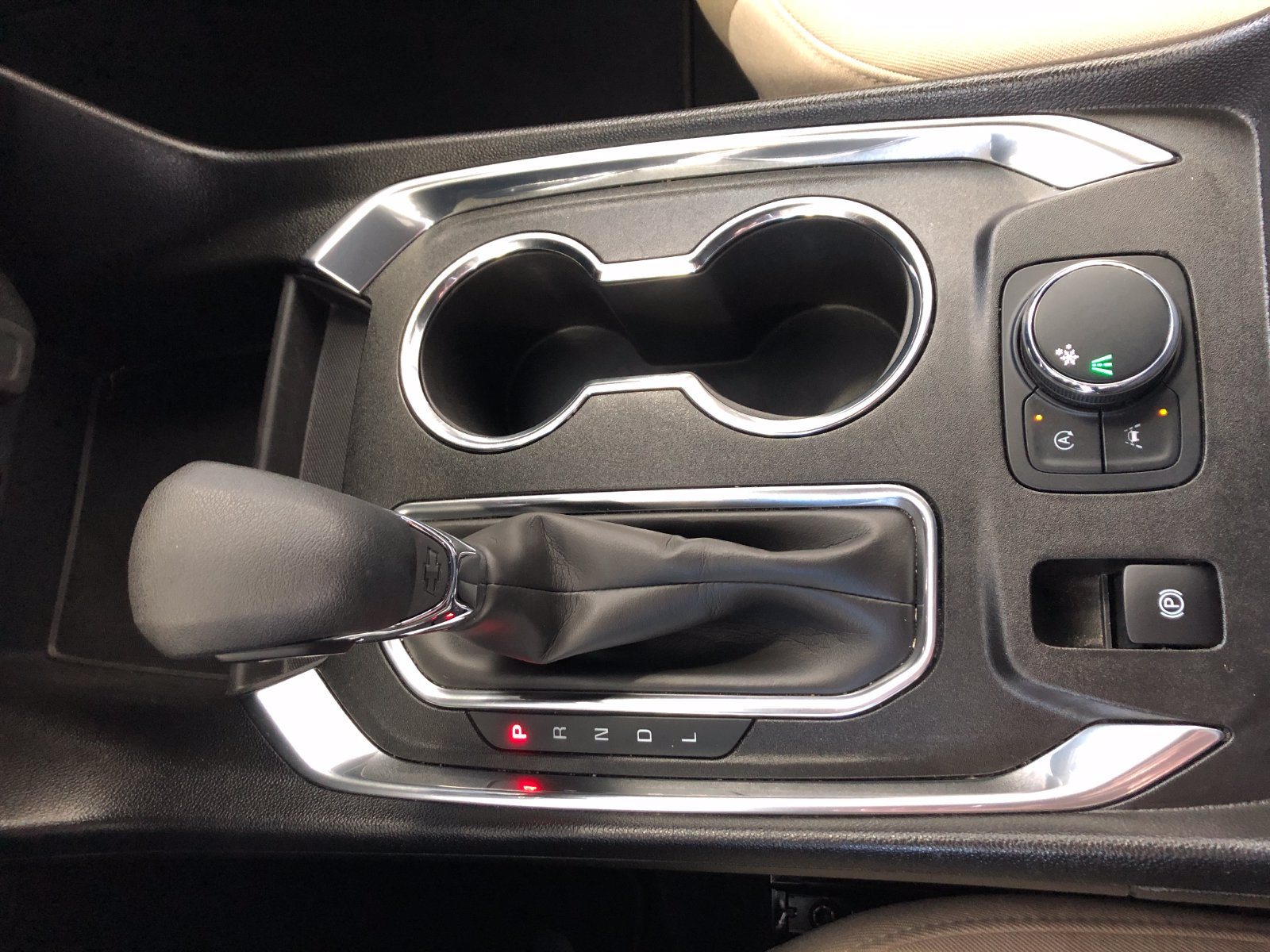 Used 2024 Chevrolet Traverse LS w/ Safety Package FWD image 25