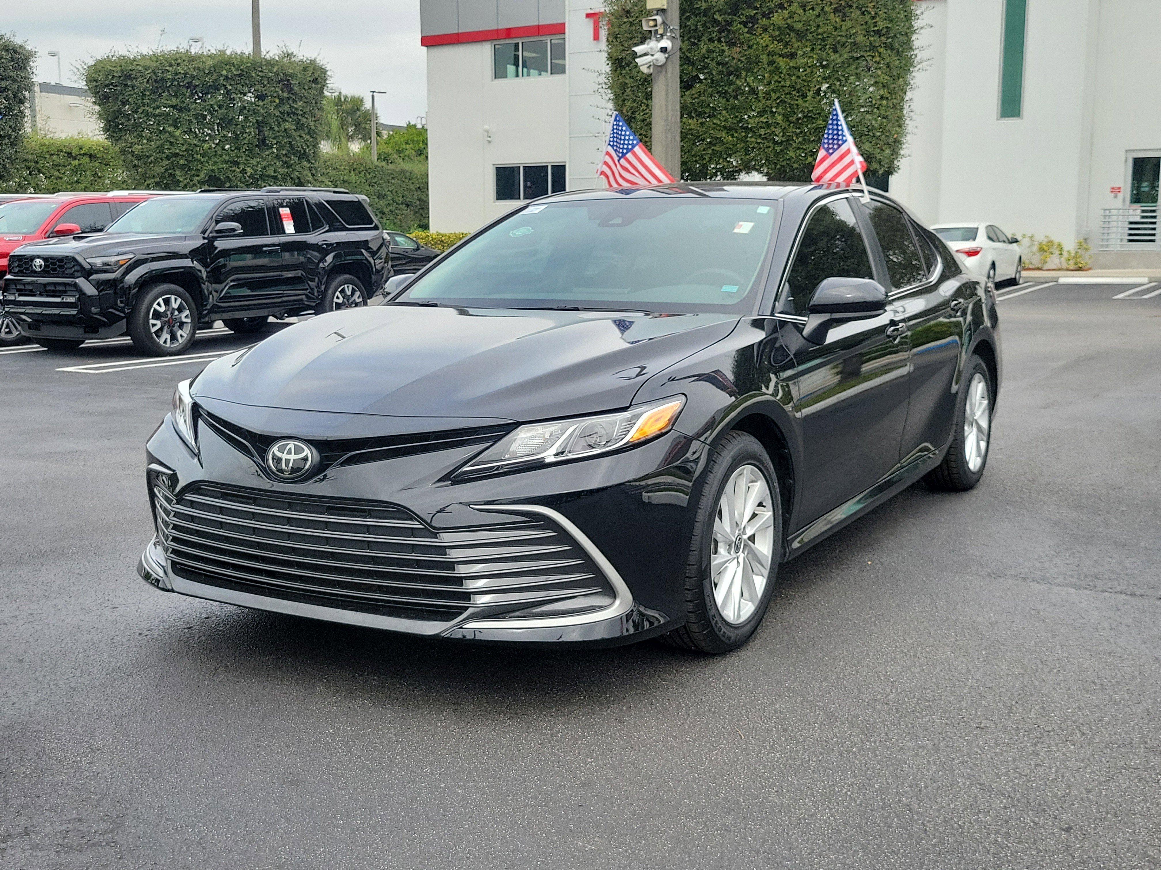 Used 2023 Toyota Camry LE image 5