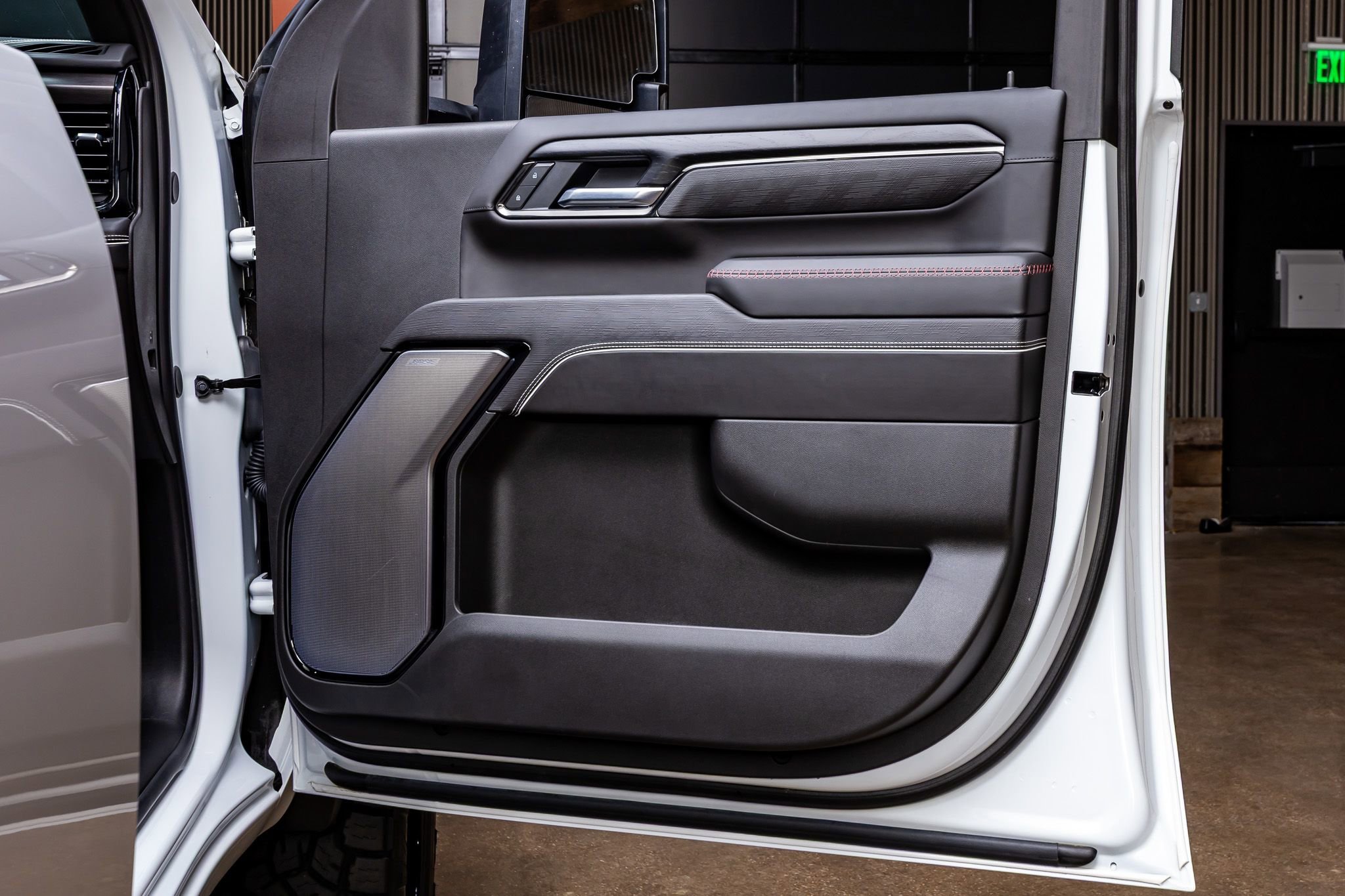 Used 2025 GMC Sierra 2500 AT4X AWD/4WD image 35