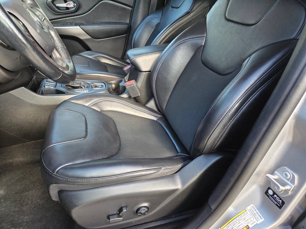 Used 2021 Jeep Cherokee Latitude Plus FWD image 10