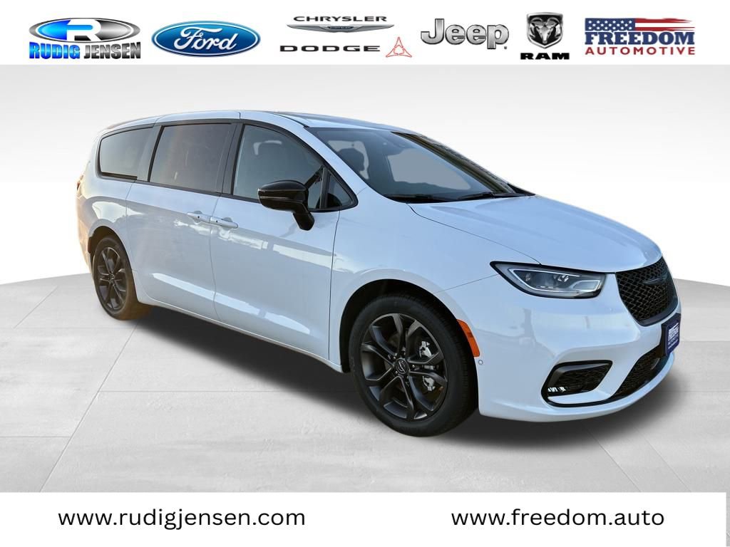 New 2026 Chrysler Pacifica Select video 3