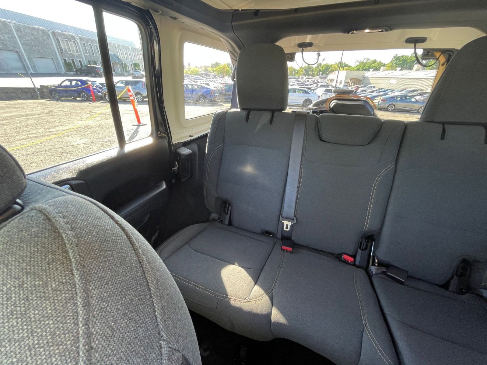 Used 2025 Jeep Wrangler Sport S AWD/4WD image 39