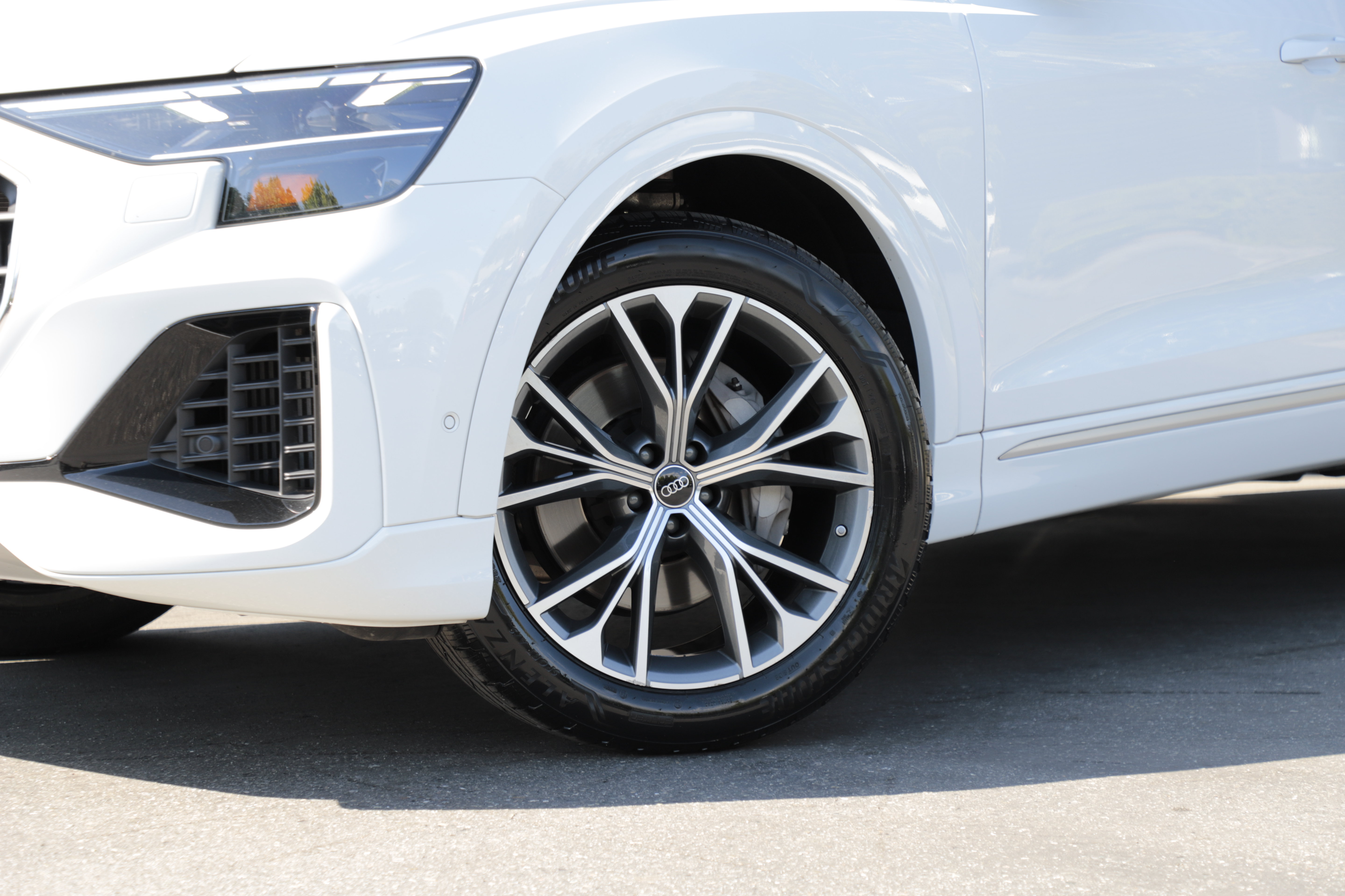 Used 2024 Audi Q8 Premium Plus AWD/4WD image 2