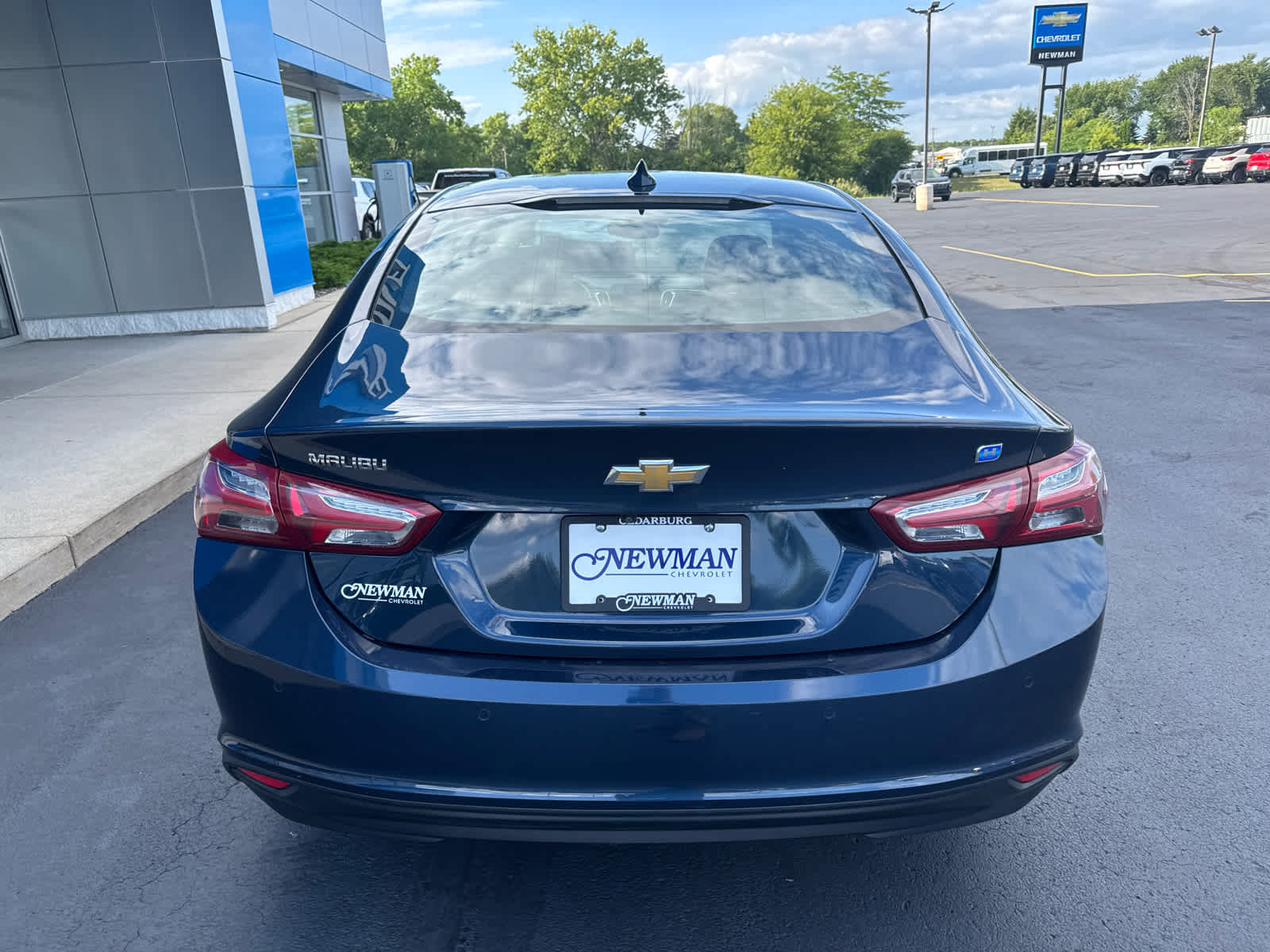 Used 2019 Chevrolet Malibu Hybrid w/ Leather Package FWD image 8