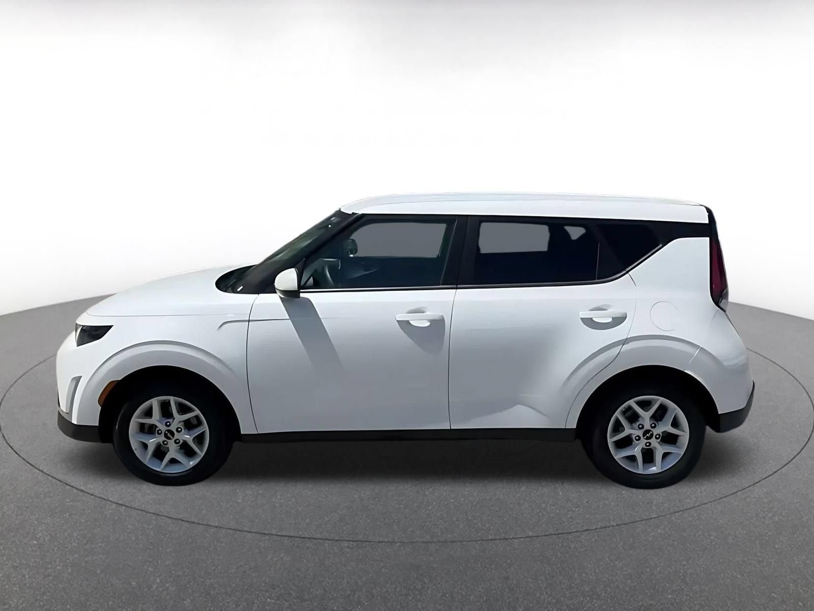 Used 2025 Kia Soul LX w/ LX Technology Package FWD image 8