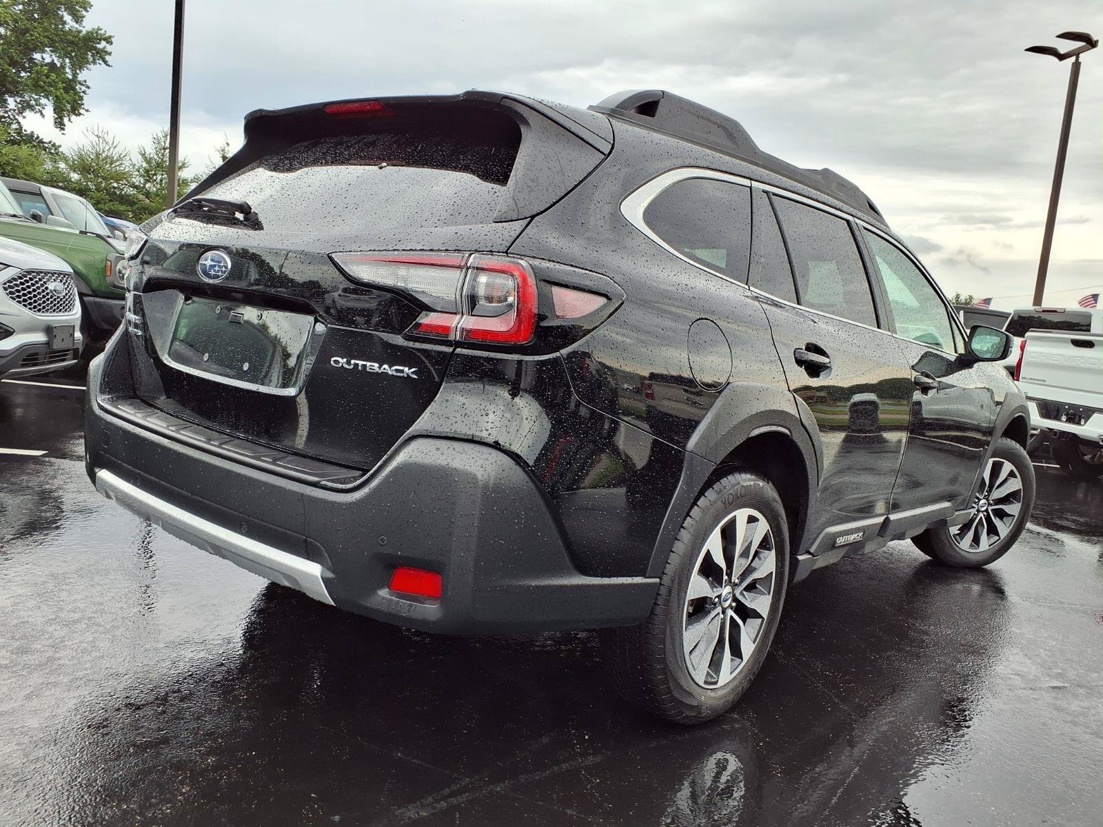 Used 2025 Subaru Outback Limited AWD/4WD image 36