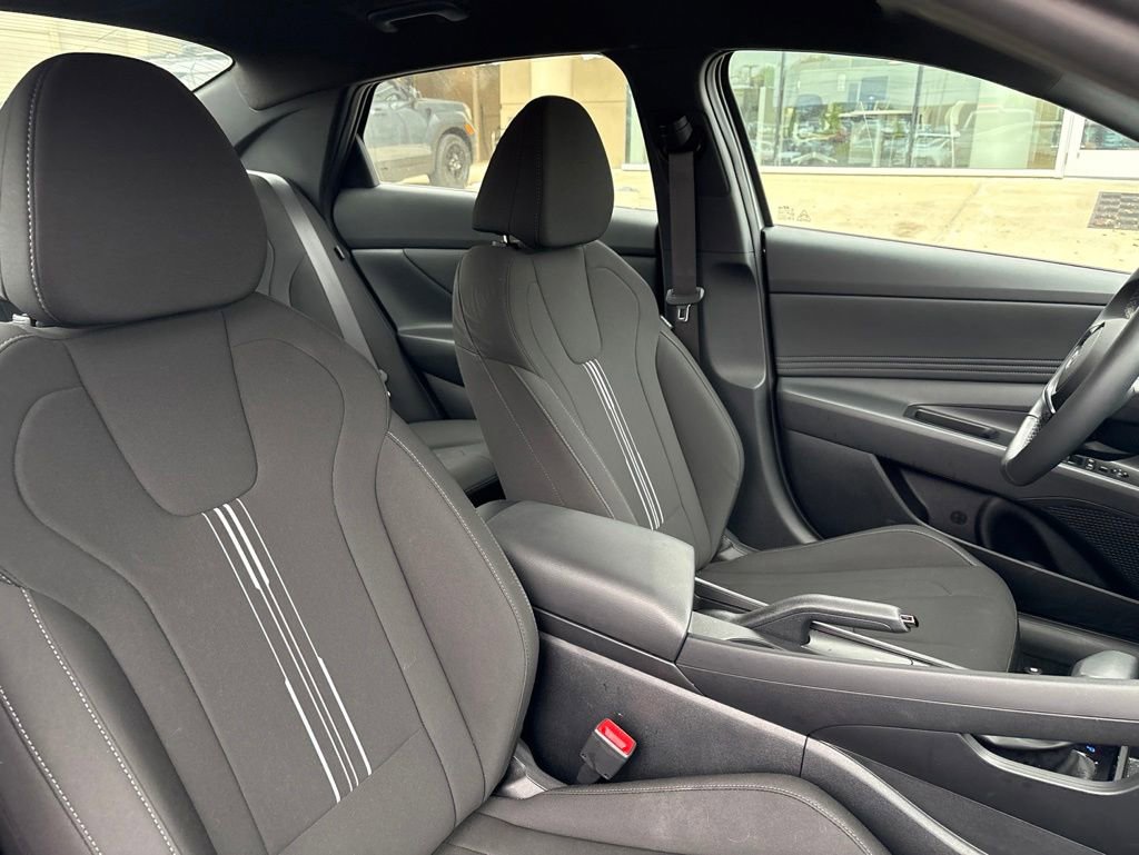 Certified 2025 Hyundai Elantra Sport FWD image 13