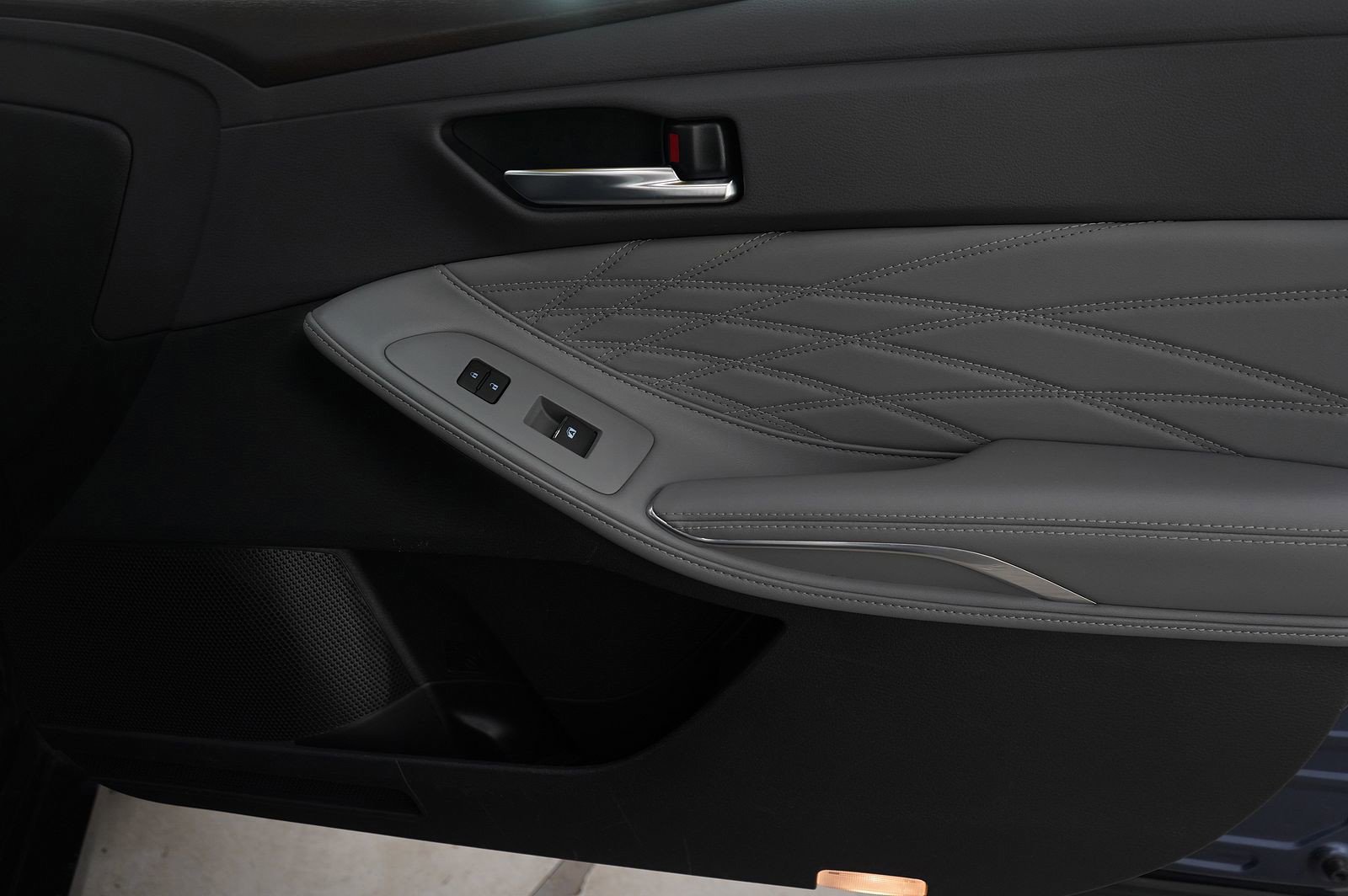 Used 2019 Toyota Avalon Limited image 9