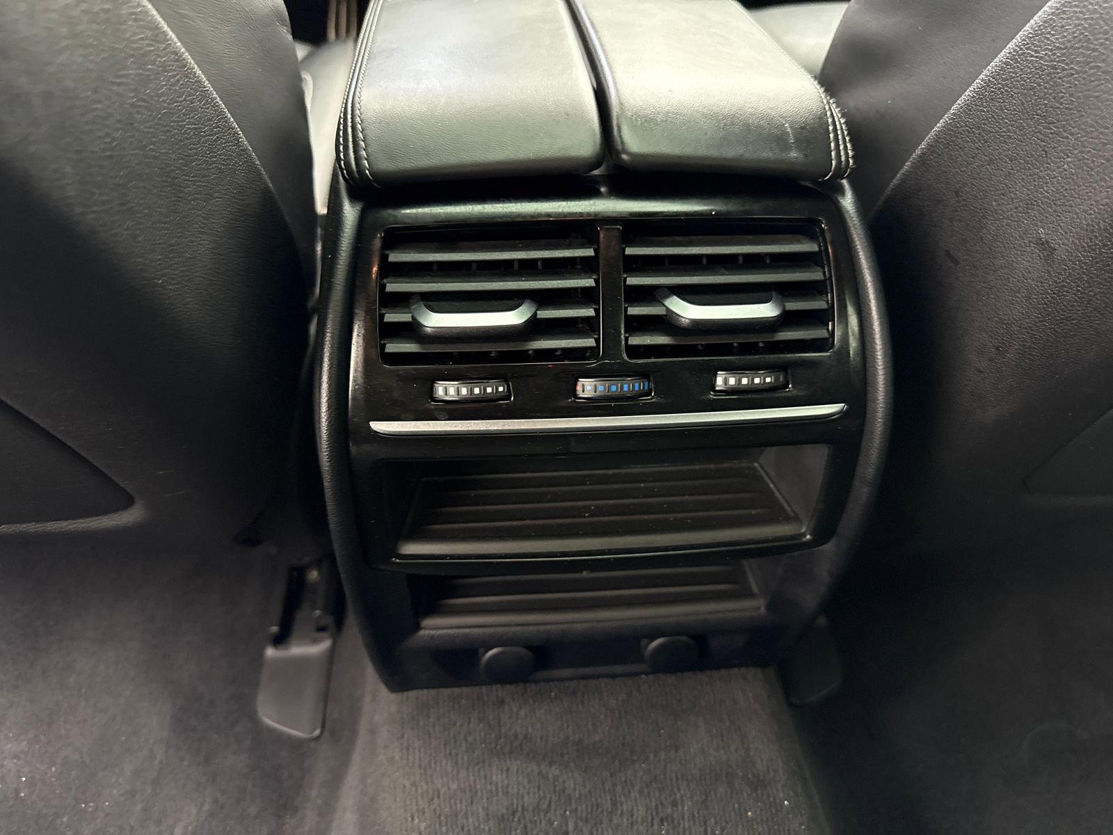 Used 2018 BMW M550i xDrive AWD/4WD image 36
