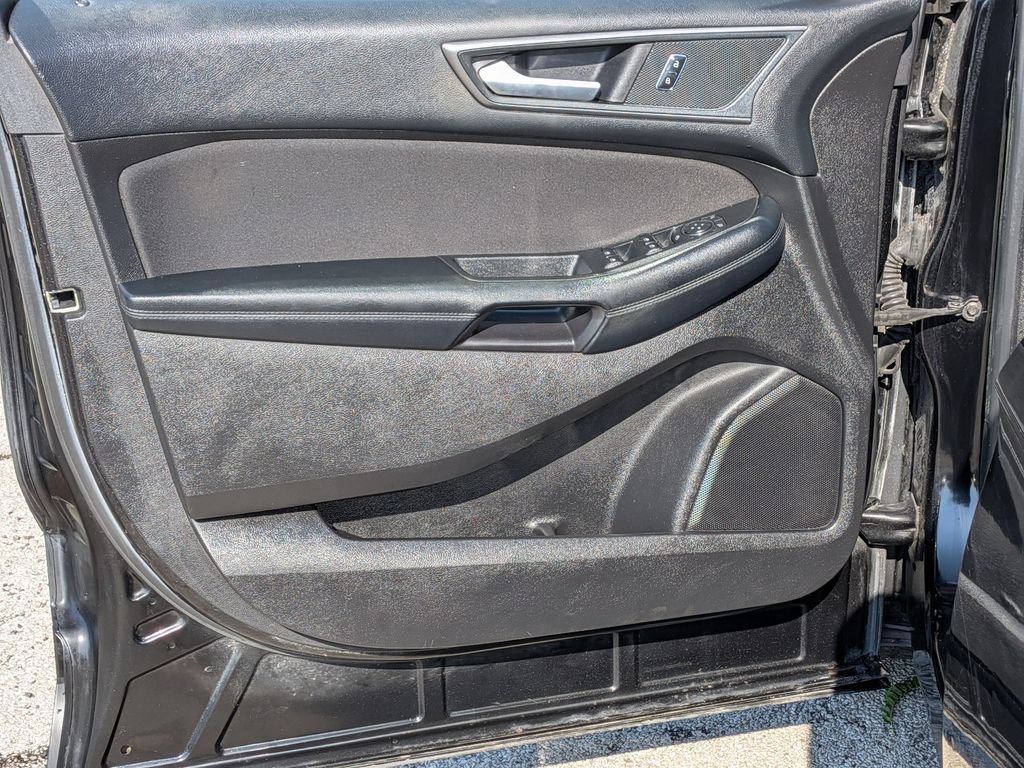 Used 2017 Ford Edge SE FWD image 18