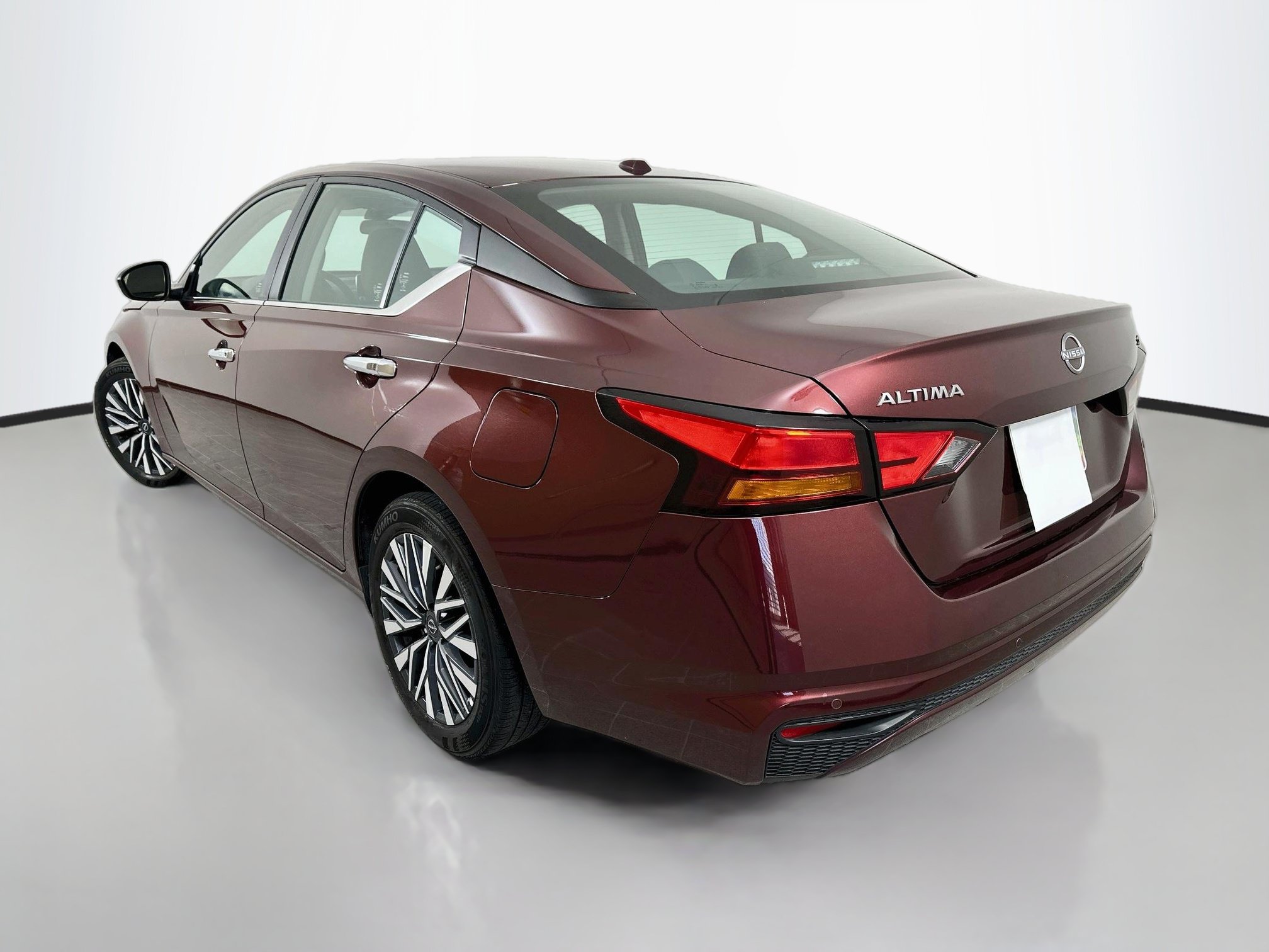 Used 2024 Nissan Altima 2.5 SV FWD image 5