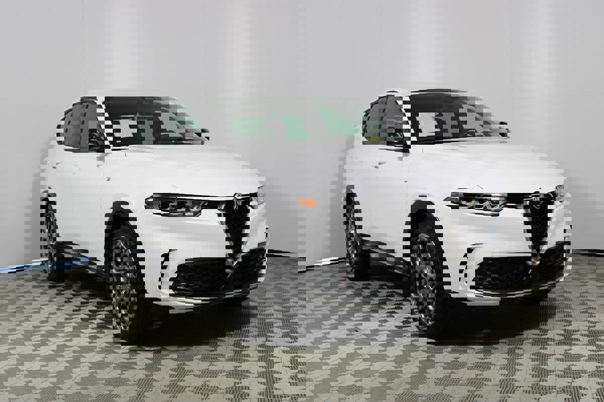 Used 2024 Alfa Romeo Tonale Ti w/ Premium Interior Package image 22