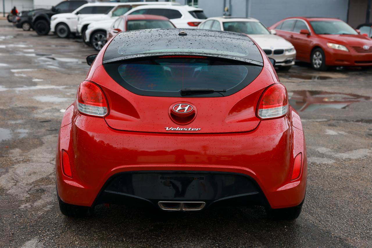 Used 2013 Hyundai Veloster w/ Style Pkg FWD image 9