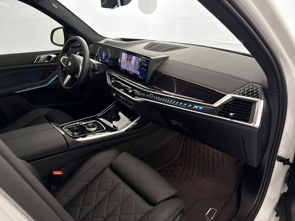 Used 2026 BMW X7 xDrive40i w/ M Sport Package image 29