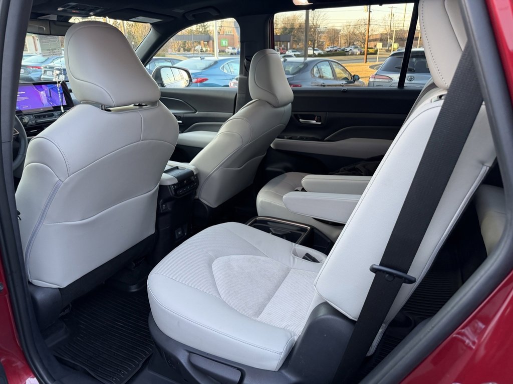 Used 2025 Toyota Grand Highlander AWD Hybrid image 11