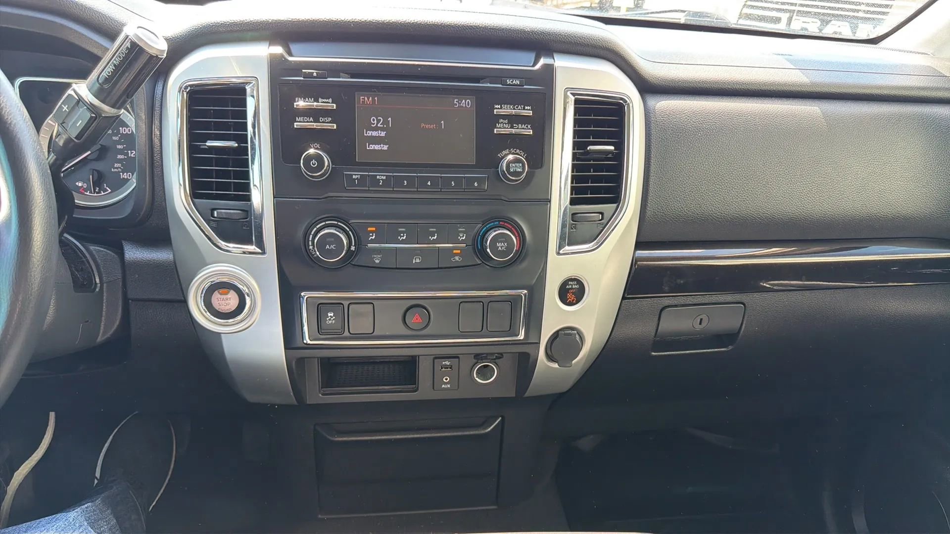 Used 2018 Nissan Titan SV RWD image 21