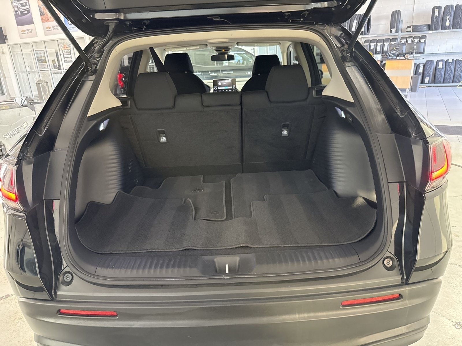Used 2024 Honda HR-V LX image 26
