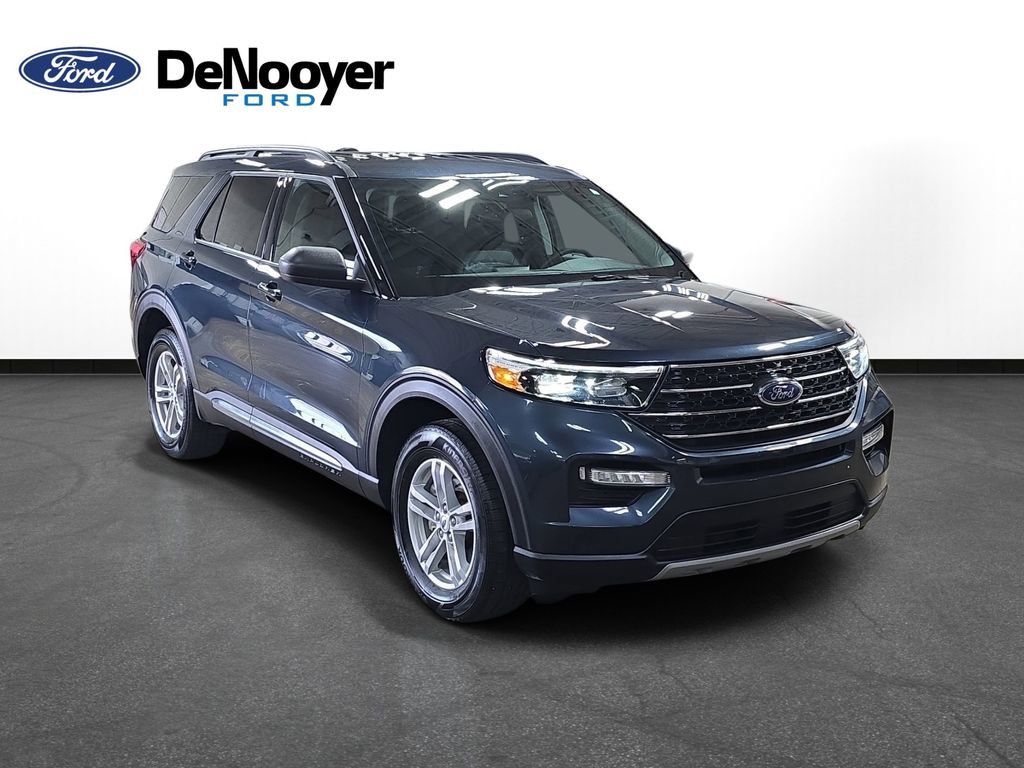 Used 2023 Ford Explorer XLT w/ Equipment Group 202A image 4