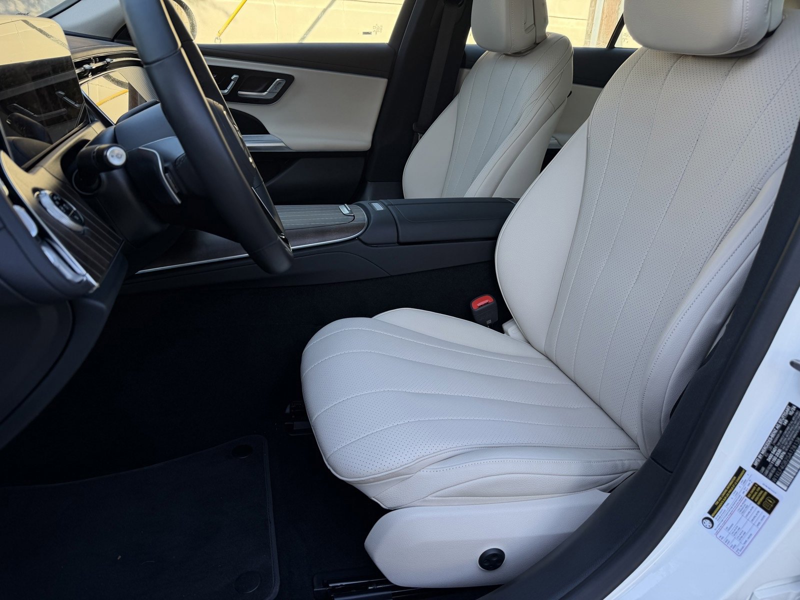 Used 2025 Mercedes-Benz E 350 Sedan image 10