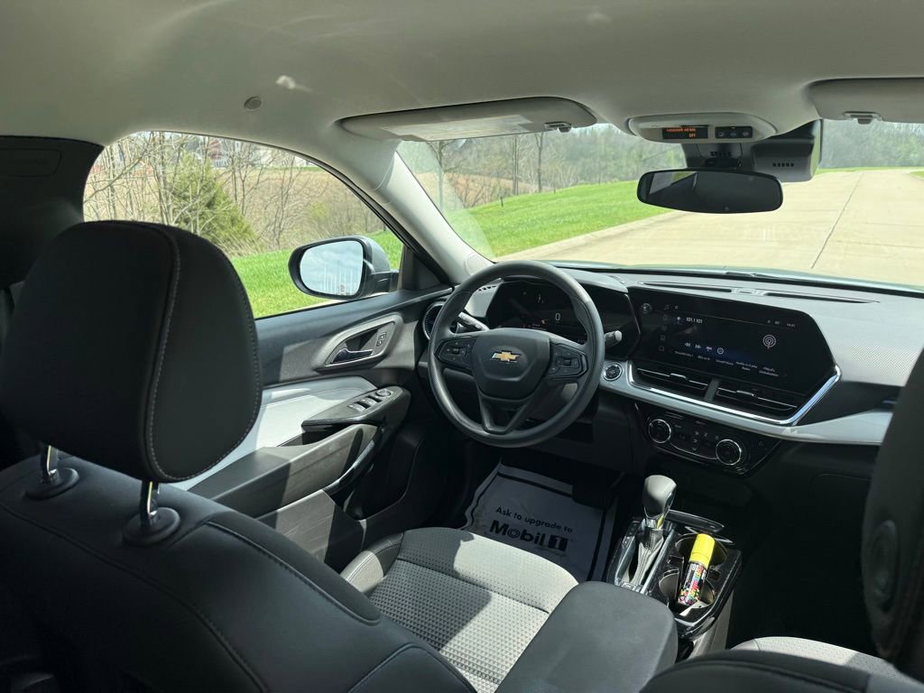 Used 2025 Chevrolet Trax LT image 18